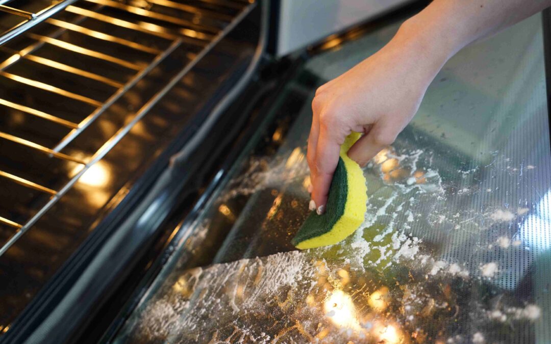 How to clean oven with vinegar and baking soda